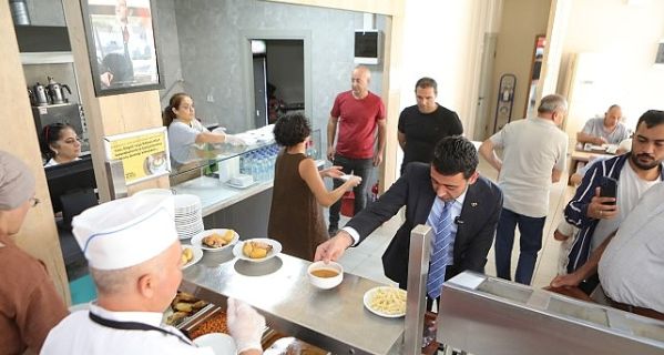 Bayraklı’da üçüncü kent lokantası açıldı