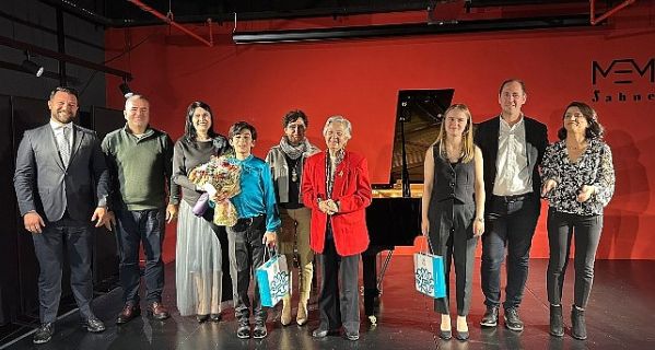 Genç piyanist Ali Keskin yeteneğiyle alkışları topladı 