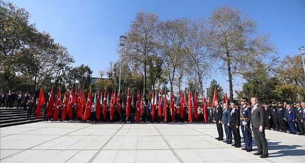 İnegöl’de Cumhuriyet Bayramı Coşkusu Çelenk Töreniyle Başladı