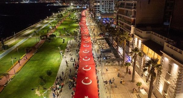 Tüm İzmir Cumhuriyet coşkusuna davetli 350 metrelik dev Türk bayrağıyla yürünecek