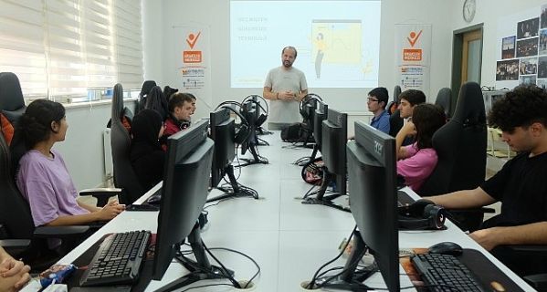 Zeytinburnu Gençleri 3D Dünyasını Keşfediyor! Ücretsiz Atölye Kayıtları Başladı..!