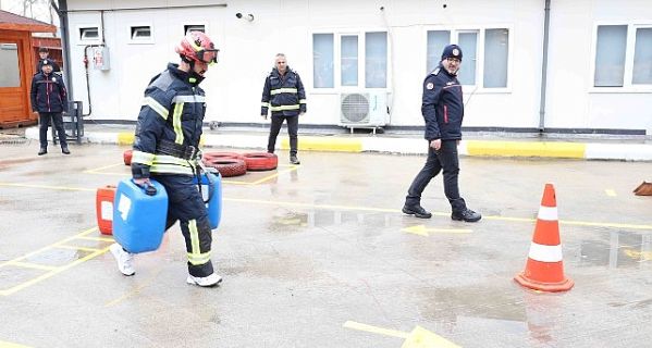 İtfaiye eri adayları zorlu parkurlarda yarışıyor