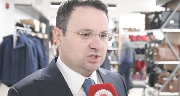 Akın Gürlek kimdir?