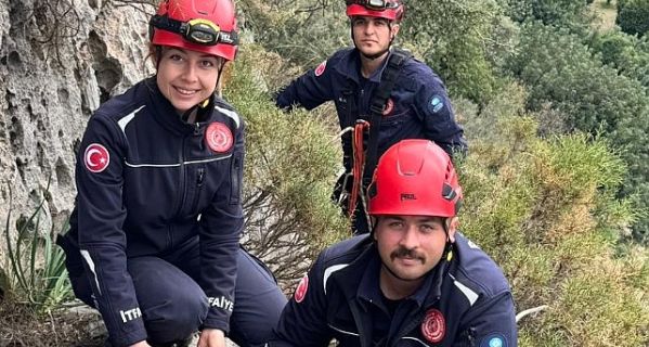 Büyükşehir Belediyesi İtfaiye ekiplerinden keçi kurtarma operasyonu