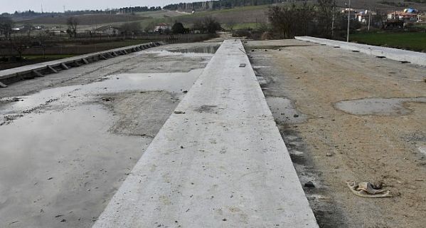 Lüleburgaz Deresi üzerindeki köprüler tamamlanıyor