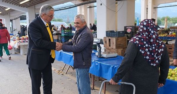 Başkan Topaloğlu pazar esnafını ziyaret etti