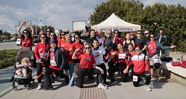 Konak’ta ‘Sevdiğine Koş’ ile her adım sevgiye atıldı