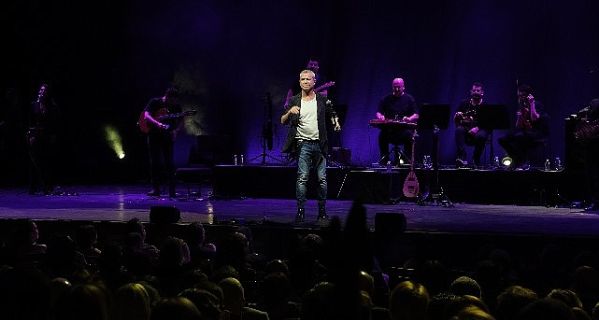 Allianz Türkiye ve Lokman Hekim Sağlık Vakfı iş birliğiyle Levent Yüksel ‘Geleceğin Hekimleri’ için sahnedeydi