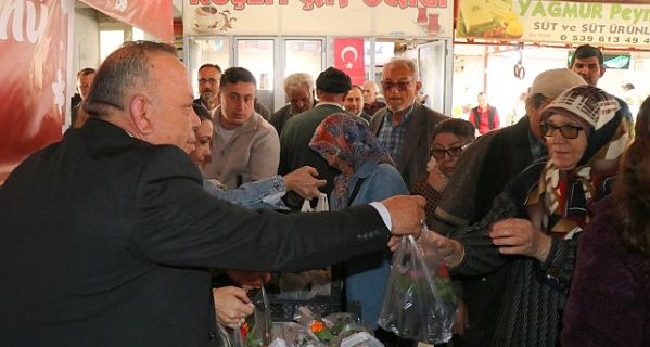 Başkan Özel’den Kadınlara 8 Mart Hediyesi: 12 Bin Çiçek Fidesi Dağıtıldı
