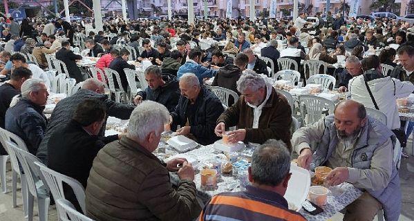 Başkan Topaloğlu’ndan Çamyuva’da iftar