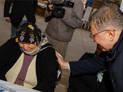 Başkan Tugay ramazan bereketini Kiraz’daki yurttaşlarla paylaştı