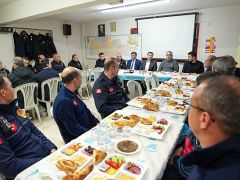 Başkan Zeyrek, İtfaiye Personeli ile Sahurda Buluştu