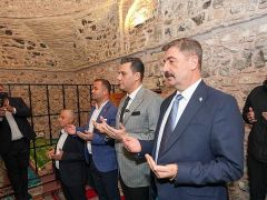 Başkan Zeyrek, Kadir Gecesi’nde Kula’da Gönül Sofrasına Katıldı