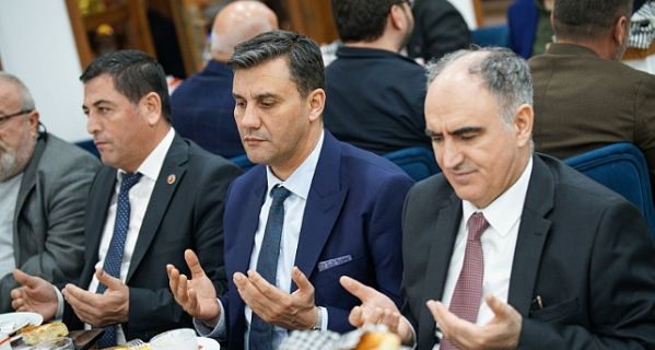 Büyükşehir Belediyesi Meclis Üyeleri İftar Sofrasında Buluştu