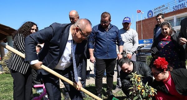 Down sendromlu çocuklar farkındalık gününde doyasıya eğlendi