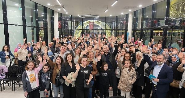 Fenomen Cem Özkök, sevenleri ile bir araya geldi