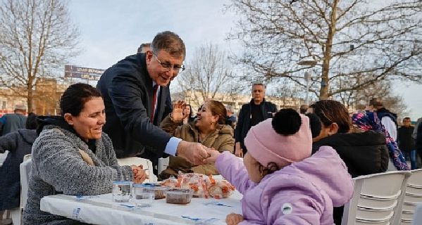 İzmir Büyükşehir Belediyesi’nin iftar sofrası Urla’da kuruldu