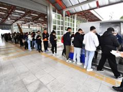 İzmir’de öğrencilerin yanında Büyükşehir var