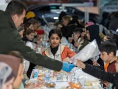 İzmir’in dayanışma sofrası Bayraklı’da kuruldu