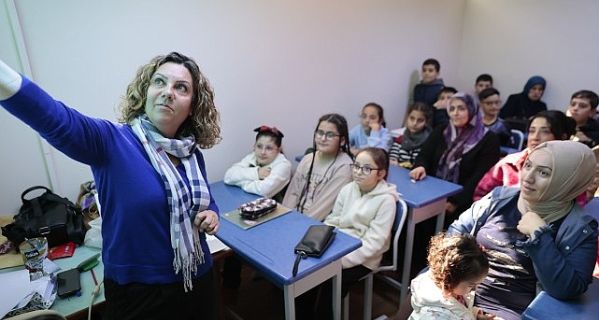 Konak’ta çocuklar hem eğleniyor hem öğreniyor