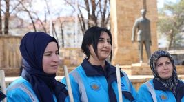 Şehir Temizliğine Kadın Eli Değdi