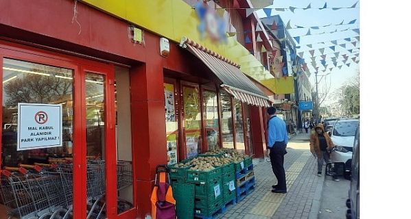 Zabıta ekipleri kaldırım işgaline müsaade etmiyor
