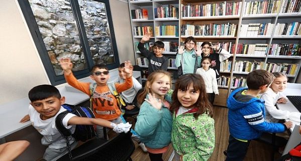 Efes Selçuk’ta çocuklar ve aileler yalnız değil