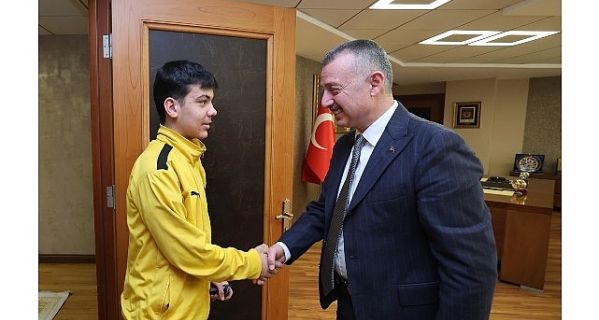 Kocaelisporlu Efe Kartal’dan Büyükakın’a ziyaret