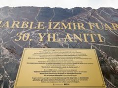 Marble İzmir’in 30’uncu yılına özel anıt Kültürpark’ta açıldı