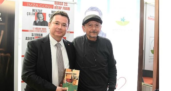 Şair ve yazar Nevzat Çelik okurlarıyla Osmangazi standında buluştu