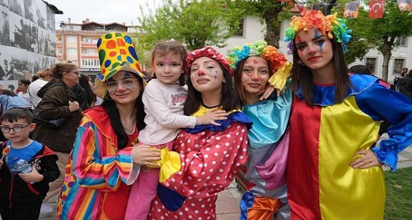 Saray’da çocuklar eğlenceye doydu