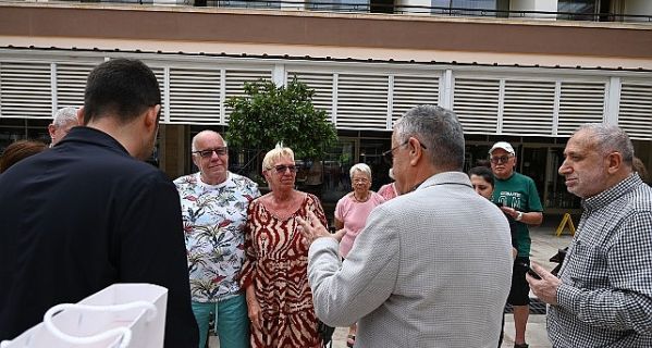 Alman çifte Başkan Topaloğlu’ndan teşekkür plaketi