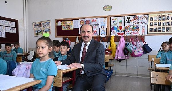Başkan Altay 3 Farklı Okulda Öğrencilerle Buluştu