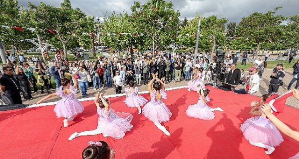 Bayraklı’da gençler Gençlik ve Spor Festivali’nde buluştu