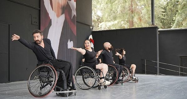 Bornova’da farkındalık ayakta alkışlandı