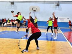 İzmir Büyükşehir Belediyesi Spor Kulübü hentbol takımlarıyla parlıyor