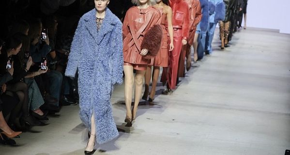 Ünlü modacı Emre Erdemoğlu ilk kadın koleksiyonu “Barlas” ile Bakü Fashion Week’te Sahne Alıyor