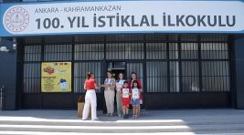 Başkan’dan Miniklere İlçeyi Tanıtan Karne Hediyesi