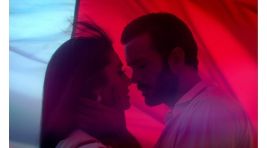 Hande Erçel ve Barış Arduç’un Başrollerinde Yer Aldığı Disney+’ın ‘Aşkı Hatırla’ Dizisinden Yeni Tanıtım Yayınlandı!