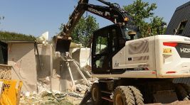 Hasanağa’da kaçak villalar yıkıldı