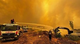Kocaeli Büyükşehir, komşu Sakarya’nın yardımına koştu; Büyükşehir A Takımı alevlerin arasında