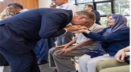 Merhum Başkan Zeyrek’in ailesi ile CHP Lideri Özel taziyeleri kabul etti
