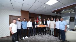 Şampiyon Darıca Türkeli, Başkan Büyükakın’a geldi